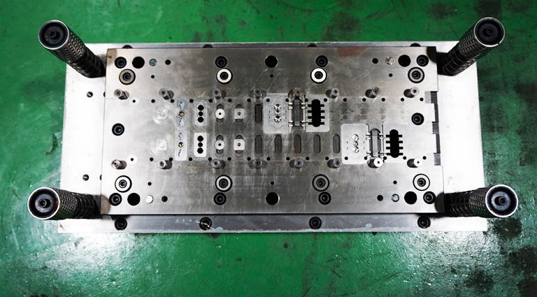 ���� ����B